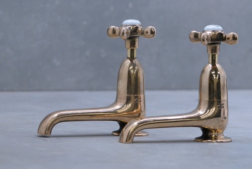 Long nose brass - basin,