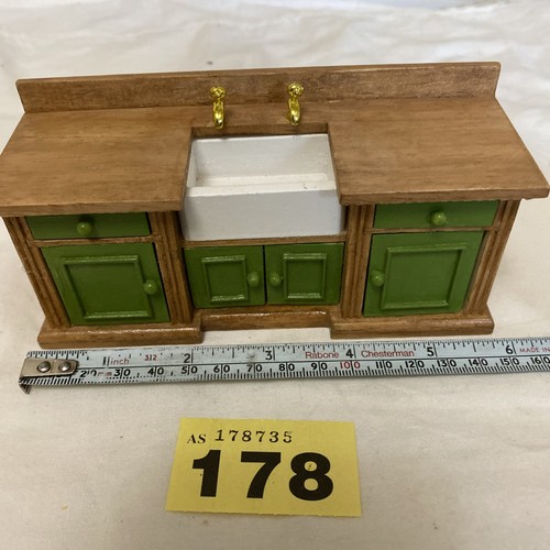 Dolls house mniature - house, 1/12th